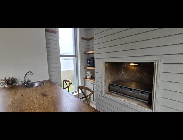 6 BEDROOM HOUSE FOR SALE IN MYOLI BEACH